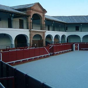 Hotel Plaza De Toros De Almaden